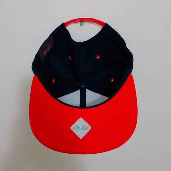 Snapback - Picture 2 of 4